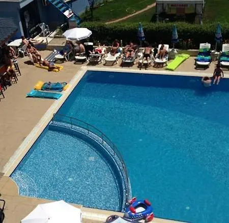 Amaris Hotel 3*